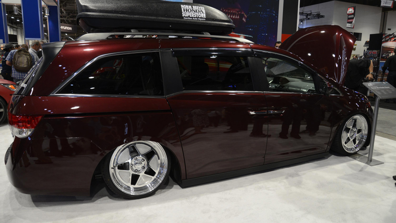 Illustration for article titled This Is A 1,029 Horsepower Honda Minivan